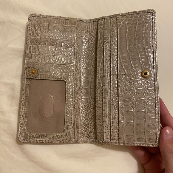 Brahmin Ady Wallet Oyster Mini - Picture 4 of 6